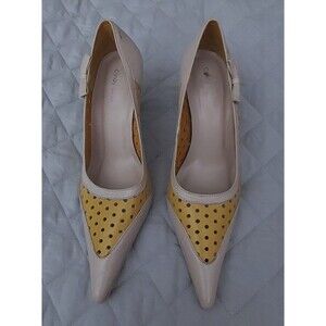 Cindy Says high-heeled pumps features a distinctive, retro-inspired color block